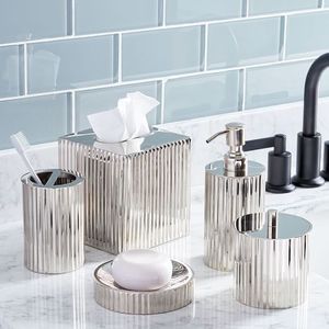 Ensemble de salle de bain en métal audacieux qui fait sensation dans les décors de salle de bain contemporains - Product Image 3