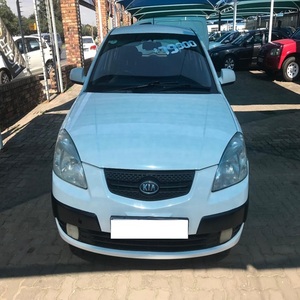 KIA RIO 1.4 4 portes d'occasion 2005 (conduite à gauche/droite) - Product Image 1