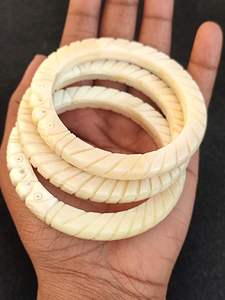 กำไลข้อมือทำจากเขาควายธรรมชาติ งานแฮนด์เมด เครื่องประดับพื้นเมืองแบบดั้งเดิม เป็นมิตรกับสิ่งแวดล้อม แฟชั่นที่ยั่งยืน  เครื่องประดับสำหรับผู้หญิง ทันสมัย - Product Image 2