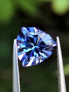 Tanzanite naturelle spéciale trillion coupe nouvelle coupe propre 1.78 ct poids taille est proche de 7.70 MM 100% impeccable lâche nouvelle pierre précieuse - Product Image 4