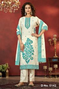 Kurti único de algodón con Dupatta a juego para mujer, ropa ideal de verano disponible a granel de un proveedor mayorista indio de confianza - Product Image 3