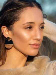 Pendientes de madera de resina personalizados para mujer, nuevo diseño, pendientes de madera de lámina dorada, pendientes de madera coloridos a granel, venta al por mayor - Product Image 4