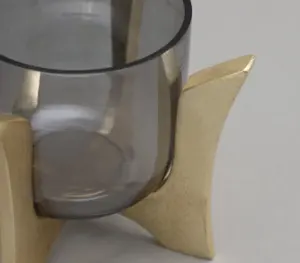 Support de T-light en verre luxueux soutenu par un cadre en métal doré scintillant de T-light fini en or - Product Image 3