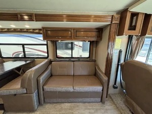 รถบ้านมือสอง F-L-E-E-T-W-O-O-D-RV F-L-A-I-R 31A รุ่นปี 2017 สมรรถนะสูง ยาว 36 ฟุต รับน้ำหนักได้ 2000 กก. สีเข้ม ขาย - Product Image 2