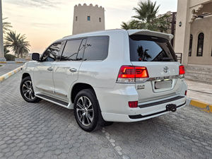 Toyota Land Cruiser V8 Diesel SUV 4x4 double cabine avec régulateur de vitesse d'occasion à vendre - Product Image 6