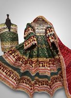 Robe tribale afghane Kuchi exquise et lourdement brodée en vert émeraude et rouge bordeaux avec des motifs traditionnels de pièces de monnaie et des miroirs