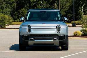 รถซีดาน R1S Adventure Edition ปี 2019 สภาพดี ใช้งานน้อย เครื่องยนต์ 4.5L V8 เกียร์อัตโนมัติ เบาะหนัง - Product Image 4