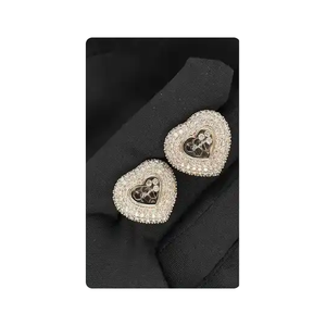Pendientes de moissanita en forma de corazón de plata de ley 925 con diamantes de lujo de primera calidad para niñas, uso diario - Product Image 2