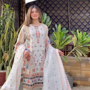 Présentation de nouveau Designer Party Wear Look Top pantalon et Dupatta avec broderie lourde travail traditionnel tenue occasionnelle robe costume - Product Image 1