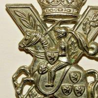 DE GRENADIER DE LA VIEILLE GARDE IMPERIALA HAT PLATE Fife & Fofar Yeomanry Scottish Horse cap badge