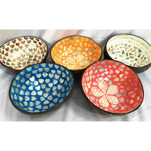 Tazón de cáscara de coco pulido diseñado para encanto rústico perfecto para aperitivos, joyería o exhibición artesanal y regalos - Product Image 3