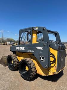Chargeuse compacte John Deere 318D de 2012 avec moteur diesel, hydraulique Eaton et pneus haute performance à vendre - Product Image 5