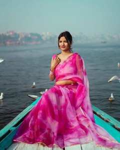 Saree de Organza pura de diseñador con impresión digital con hermosos bordes de encaje, Sari de desgaste de boda, Sari de desgaste de fiesta de diseñador. - Product Image 1