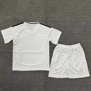 2025 nouveau Style couleur unie taille personnalisée hommes Football uniforme vêtements d'entraînement nouveau Style couleur unie équipe porter hommes Football uniforme - Product Image 1