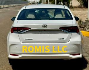 Toyota Corolla Usata 2020 Bianca, Berlina con Guida a Sinistra, Cambio Automatico, Fari LED R16, Tetto Apribile, Schermo Touch - Product Image 3