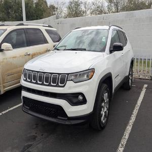 Jeep Compass Latitude Lux 2022 IMPECABLE - Product Image 2