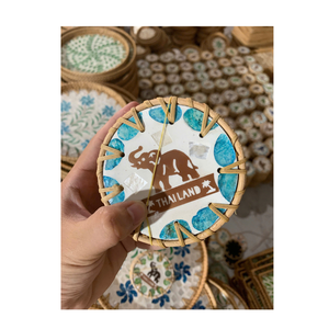 Plateau de rangement en rotin avec incrustations de coquillages colorés - Panier rond artisanal de luxe pour ornements décoratifs et plateau à nourriture - Product Image 5