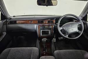 Toyota Crown Royal Sedán de Lujo Usado del Año 1999, Sin Reserva, Mercado Japonés, Motor 1JZ de 6 Cilindros, Versión Estadounidense Título - Product Image 4