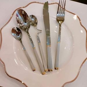 Juego de cucharas y cubiertos de acero con brillo espejado, mangos de resina y fregona hechos a mano para uso diario, decoración y fines de regalo - Product Image 5