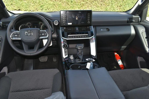 รถยนต์ LC300 ทวินเทอร์โบ สีดำ เบาะนั่งอัตโนมัติ พวงมาลัยซ้าย - Product Image 3