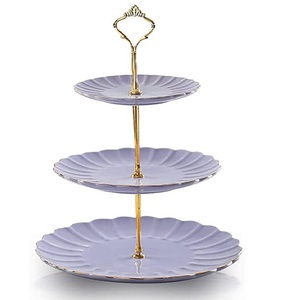 Support à gâteau rond à 3 niveaux avec finition émail brillant et gravure à la main, idéal pour les fonctions royales et les réceptions. - Product Image 2