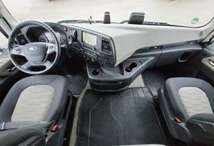 Camión Tractor Usado Ford F-Max 500 4x2 Diésel Automático Euro 6 con Volante a la Izquierda, Caja de Cambios FAST y Suspensión Neumática, Año 2023 - Product Image 5