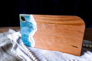 2023 vente chaude ondulé océan résine plateau de fromage fabriqué à la main planche à fromage planche de service fromage planche à découper SCI artisanat indien - Product Image 4