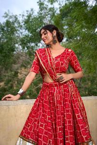 Lehenga Choli de Moda para Navratri, Diseño Tradicional Elegante, Colorido, de Rayón, Ideal para Fiestas, Perfecto para las Noches de Dandiya y Bodas - Product Image 6