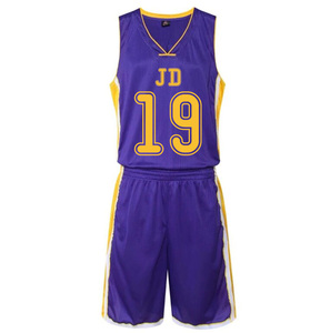 Ensemble d'uniformes de basket-ball personnalisés de haute qualité, ensemble de short et maillot de basket-ball réversible cousu avec logo brodé - Product Image 4