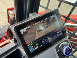 Chargeuse compacte Kubota SVL75-2 de 74 CV avec godet HD de 68 pouces et lame de coupe à boulons, disponible à la vente - Product Image 6