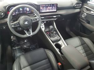 2024 D O D G E - H O R N E T R.T Plus Equipo automático AWD. caja Cámara trasera Asientos de cuero Título limpio Sin accidentes Bajo kilometraje - Product Image 3