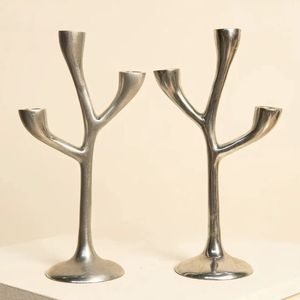 Bougeoir traditionnel en métal avec un artisanat artistique parfait pour les festivals, les événements et les intérieurs élégants - Product Image 1