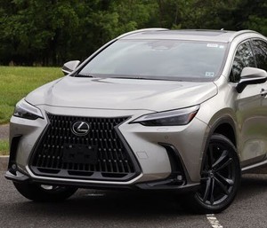 Super Clean 2025 Lexus NX Hybrid con llantas de aleación Asientos de cuero Sistema de navegación Arranque remoto Techo solar Asientos calefactables - Product Image 1