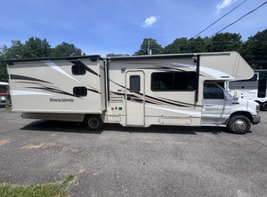 Clean Spacious Interior 2023 2024 2021 Used Wholesale Winnebagos Winniies_31H_ RVs Motorhomes for Family Travel 4-6 Passengers - Product Image 3