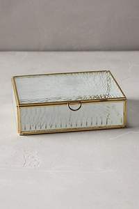 Boîte à bijoux moderne en métal et en verre conçue pour les intérieurs contemporains avec un style d'organisation de bijoux fonctionnel - Product Image 4
