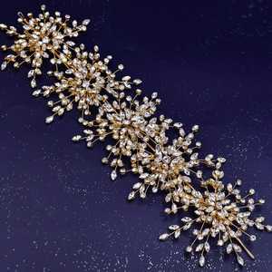 มงกุฎเจ้าสาว Bridella BHP389-G ประดับคริสตัลสีทอง พร้อมดีไซน์ที่สวมใส่สบายและแน่นหนา เหมาะสำหรับงานแต่งงาน งานพรอม และงานพิธีการ - Product Image 5