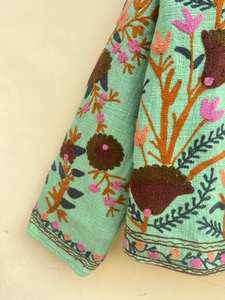 Chaqueta Bomber Unisex Hecha a Mano con Bordado Floral Suzani, Botones, Manga Larga, Acolchada, Ecológica, para Mujer, Invierno y Otoño - Product Image 3