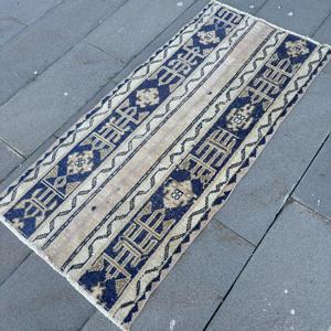 Alfombra Turca Vintage de 2.2x4.6 pies, Alfombra Pequeña, Alfombra con Estampado Animal Azul - Product Image 3