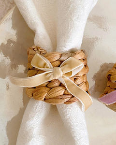 ห่วงผ้าเช็ดปากผักตบชวาถักด้วยโบว์สัมผัสของความหรูหราอุปกรณ์ตกแต่งโต๊ะอาหารทำด้วยมือในเวียดนาม - Product Image 5