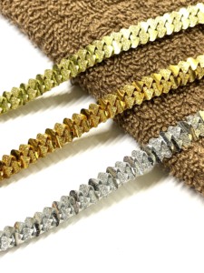 Franges sur mesure dans un assortiment de couleurs idéales pour une utilisation par les créateurs de vêtements et les concepteurs de textiles de maison - Product Image 3