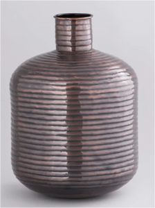 Florero con acabado antiguo de cobre en jarrón decorativo de Metal de diseño personalizado para uso en el piso superior de la mesa disponible en varios tamaños - Product Image 5