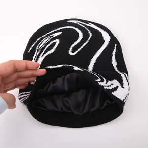 Gorro personalizado de punto de invierno con logotipo bordado de Jacquard, gorro acrílico 100% con forro de seda satinada, forro interior forrado de satén - Product Image 2