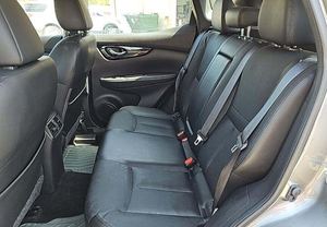 Nissan Rogue Sport SL AWD 2017 d'occasion, diesel, 4x4, boîte automatique, sièges en cuir, caméra de recul, pneus R16/R20, côté gauche foncé - Product Image 5