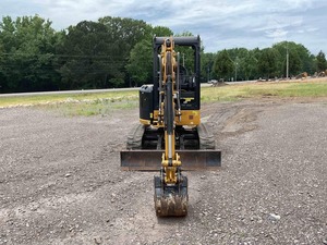 Miniexcavadoras CAT 302.7CR 2024, excavadora pequeña, perfecta para construcción, paisajismo y trabajos pesados, con rendimiento hidráulico compacto. - Product Image 2