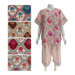 Pijama elegante de rayón de dos piezas para mujer, ropa de descanso relajada con patrón floral informal para el hogar y la ropa de dormir - Product Image 2