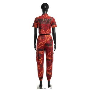 Conjunto de pantalón y top corto para mujer, alta calidad, poliéster 200 GSM, tacto suave, estampado por sublimación, logotipo personalizado, conjuntos para mujer - Product Image 2