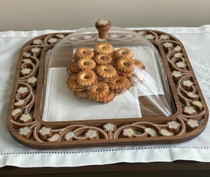 แม่ของไข่มุกถาดหวายหวายล่าสุดพร้อมฐานไม้ฝังมุกและใส่ที่จับสำหรับผลไม้ที่เสิร์ฟโดย fwe - Product Image 1