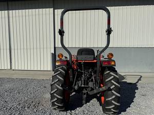 Kubota L3301 Tractor de ruedas Edición 2018 para actividades agrícolas con componentes de núcleo duradero Motor Bomba de engranajes Caja de cambios - Product Image 3