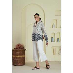 เสื้อเชิ้ตผู้หญิงสองสี ผ้าป๊อปลิน 100% ผ้าฝ้าย ติดกระดุม พิมพ์ลาย - Product Image 5