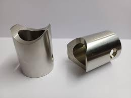 Abrazadera de tubo o sillín de tubo (también conocida como abrazadera de medio sillín o bloque de montaje de tubo) - Product Image 2